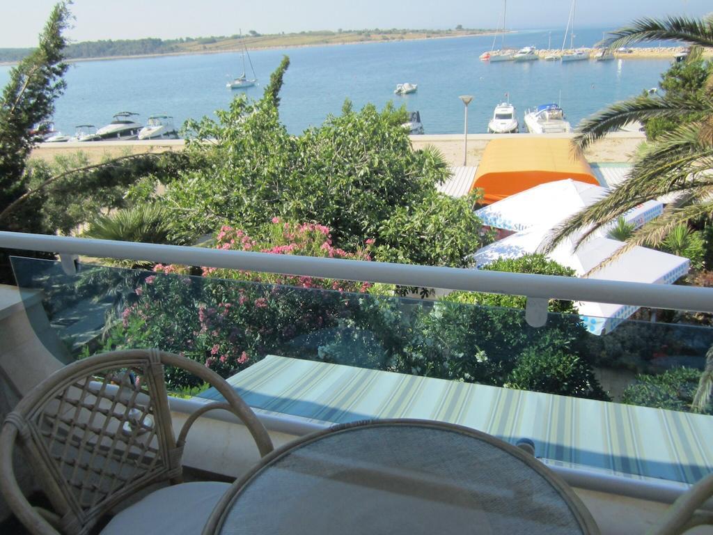 Guesthouse Punta Mira - Beachfront ノヴァリャ エクステリア 写真